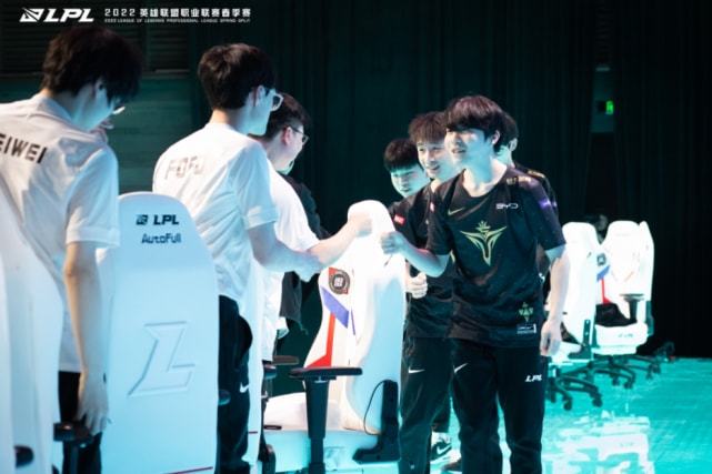 例子是她在 例子是她在