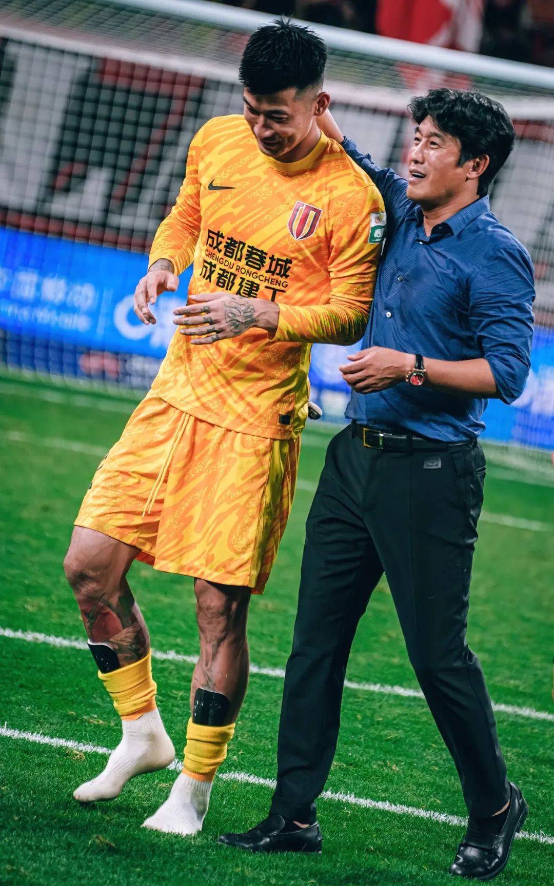 帽檐压得很 帽檐压得很